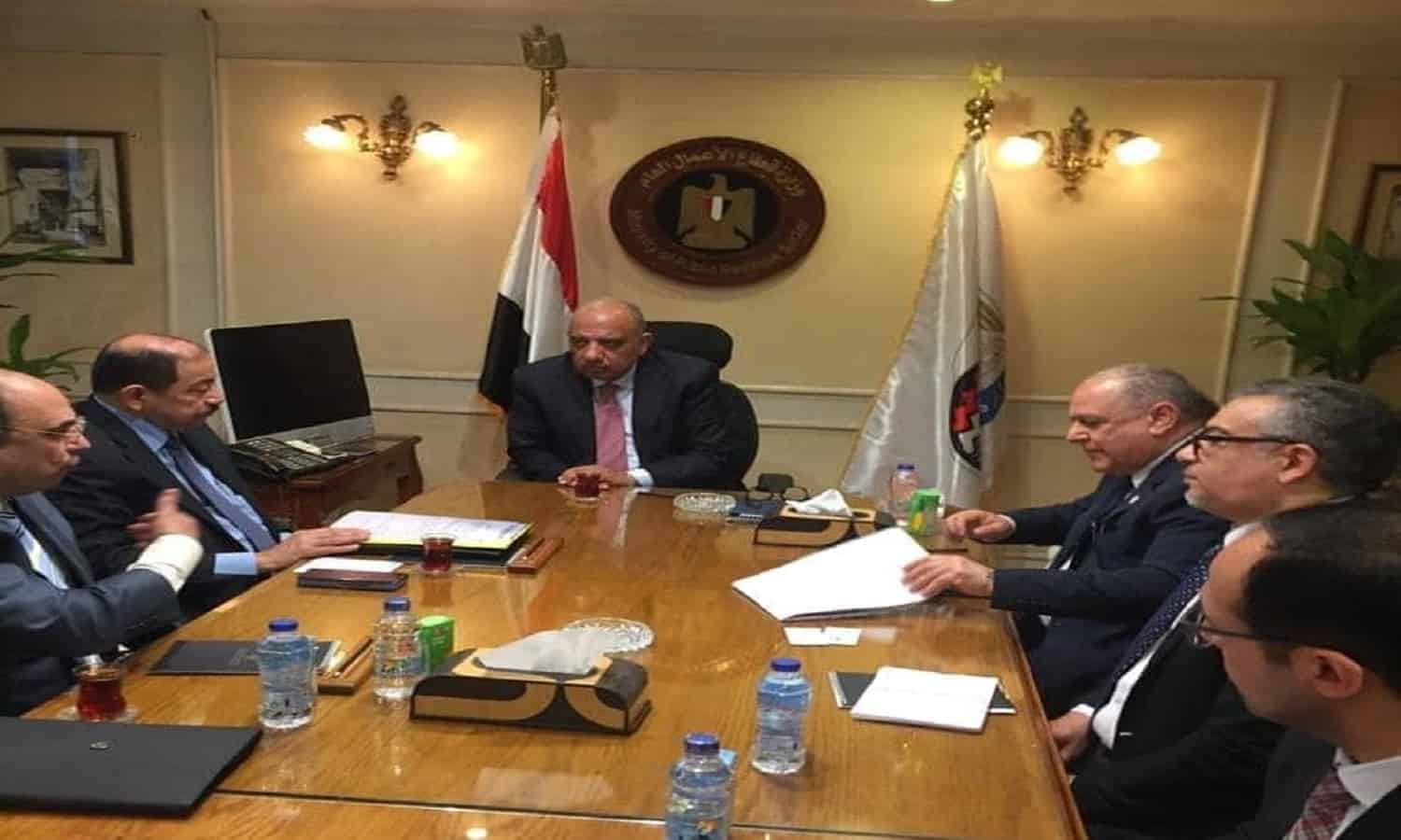 الحكومة تبحث إمكانية إقامة مشروعات صناعية بمنطقة المثلث الذهبي بالشراكة مع القطاع الخاص